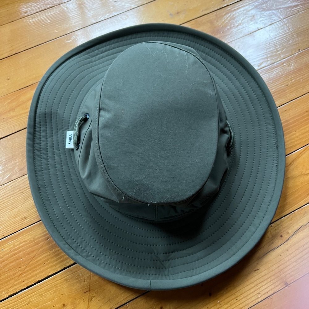 Green Wide-Brimmed Outdoor Hat